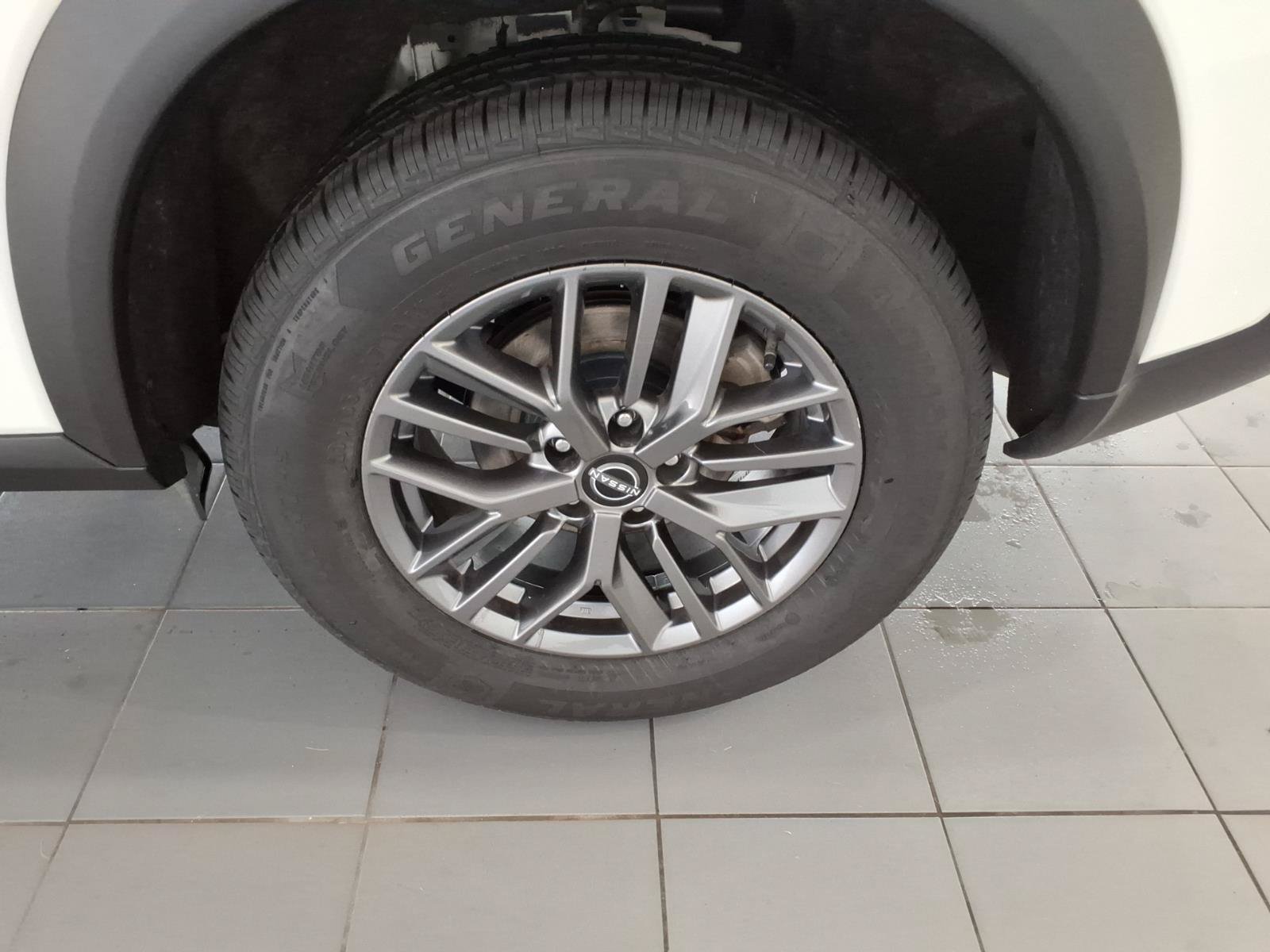Used 2023 Nissan Rogue S AWD/4WD image 17
