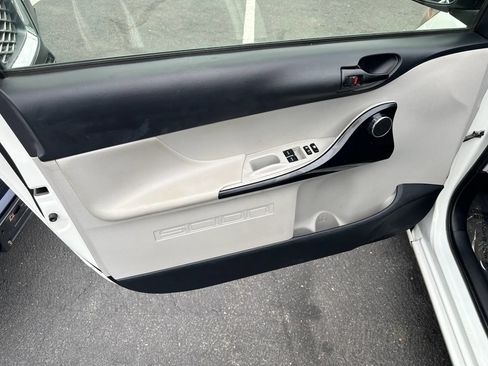 Used 2012 Scion iQ w/ Rear Speaker Pkg FWD image 16