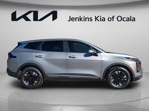 New 2026 Kia Sportage LX image 2