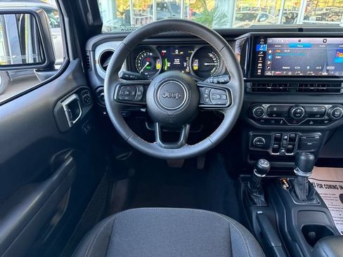 Used 2024 Jeep Wrangler Unlimited AWD/4WD image 13