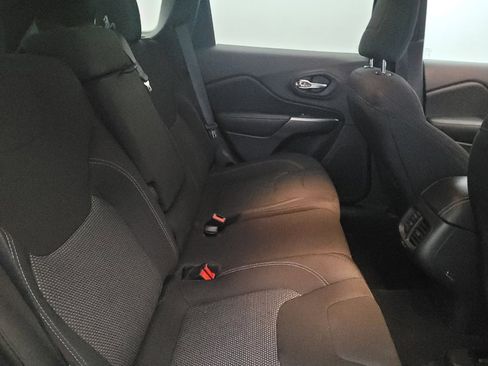 Used 2019 Jeep Cherokee Latitude w/ Cold Weather Group image 19