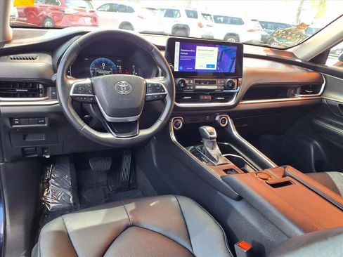 Used 2025 Toyota Grand Highlander FWD image 9