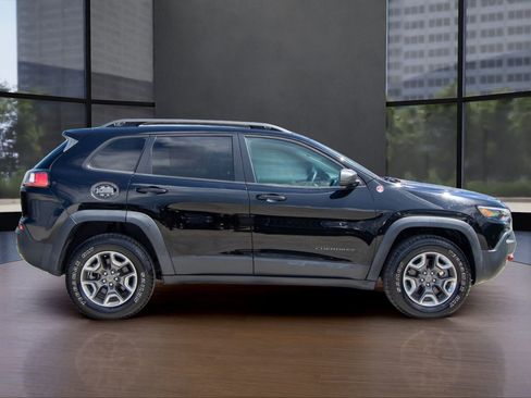 Used 2019 Jeep Cherokee Trailhawk image 10