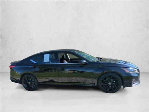 Used 2023 Nissan Altima 2.5 SR w/ SR Premium Package FWD image 4