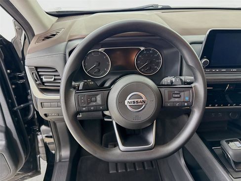 Used 2021 Nissan Rogue SV image 12