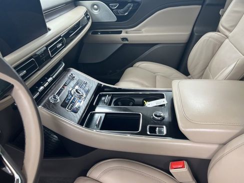Used 2023 Lincoln Aviator Reserve w/ Equipment Group 201A image 15