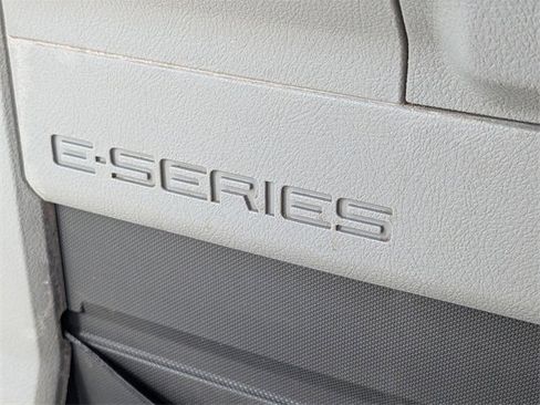 Used 2015 Ford E-350 and Econoline 350 Super Duty image 28