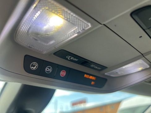 Used 2018 Chevrolet Equinox LT image 18