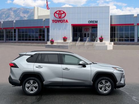 Used 2025 Toyota RAV4 LE AWD/4WD image 3