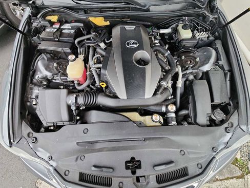 Used 2017 Lexus IS 200t image 11