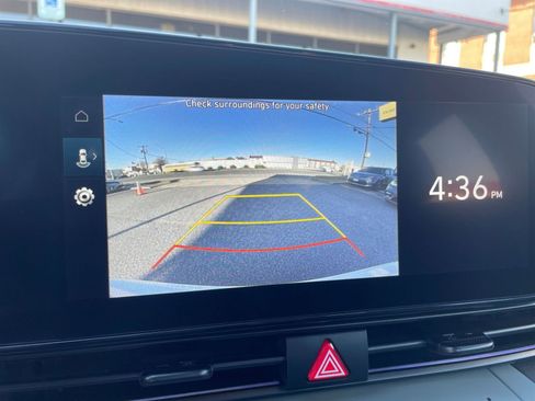 Used 2025 Hyundai Elantra Limited image 17