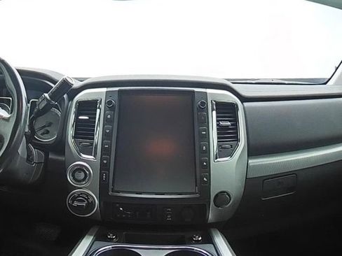 Used 2018 Nissan Titan PRO-4X w/ Pro-4x Convenience Package AWD/4WD image 21