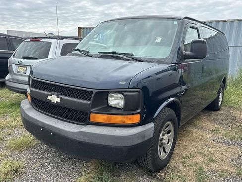 Used 2009 Chevrolet Express 1500 Passenger RWD image 12