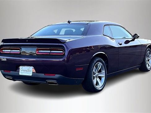 Used 2020 Dodge Challenger SXT image 5