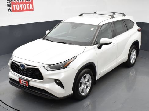 Used 2023 Toyota Highlander LE AWD/4WD image 26