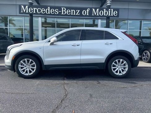 Used 2020 Cadillac XT4 Luxury w/ Cold Weather Package FWD image 1