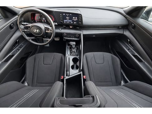 Used 2025 Hyundai Elantra Sport image 25
