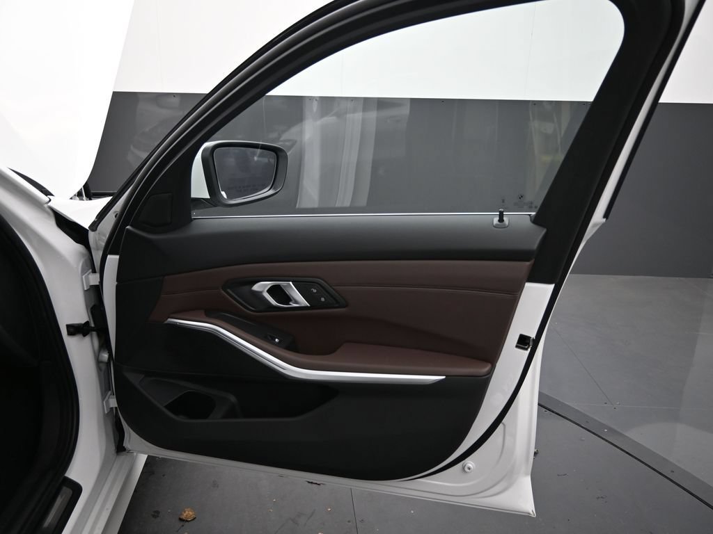 Used 2026 BMW 330i Sedan w/ Premium Package RWD image 18