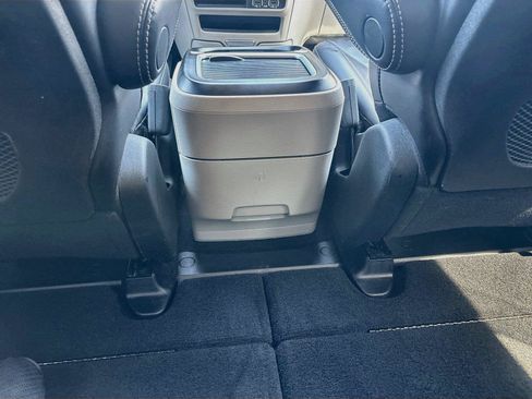 Used 2023 Chrysler Pacifica Touring-L FWD image 13