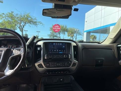 Used 2018 GMC Sierra 1500 SLT w/ Enhanced Driver Alert Package image 10