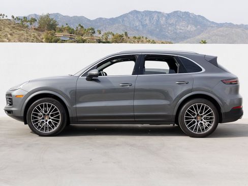 Certified 2023 Porsche Cayenne image 2