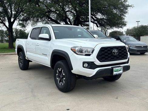 Used 2022 Toyota Tacoma TRD Off-Road RWD image 5