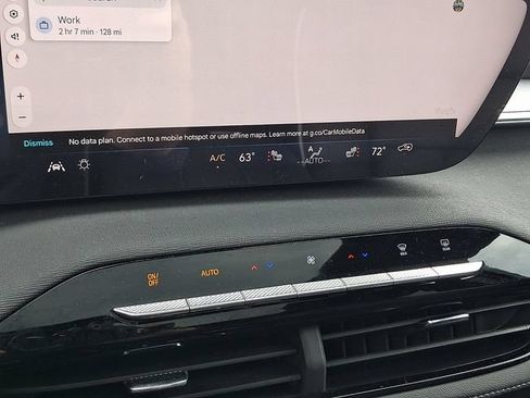 Certified 2026 Buick Enclave Sport Touring w/ Power Package AWD/4WD image 18