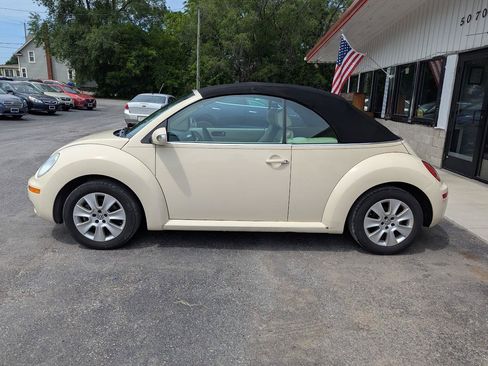 Used 2006 Volkswagen Beetle Convertible w/ Package 1 FWD image 4