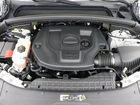 Used 2022 Jeep Grand Cherokee Overland AWD/4WD image 11