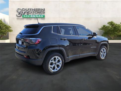 Used 2025 Jeep Compass Sport image 5