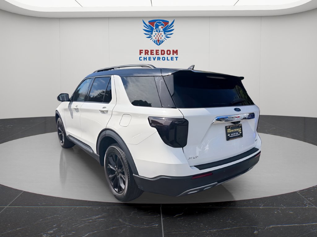 Used 2020 Ford Explorer XLT w/ Equipment Group 202A AWD/4WD image 4