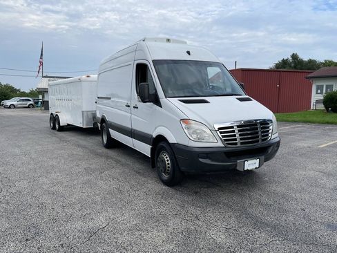 Used 2013 Freightliner Sprinter 3500 RWD image 3