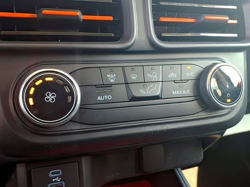 Used 2023 Ford Maverick XLT image 11