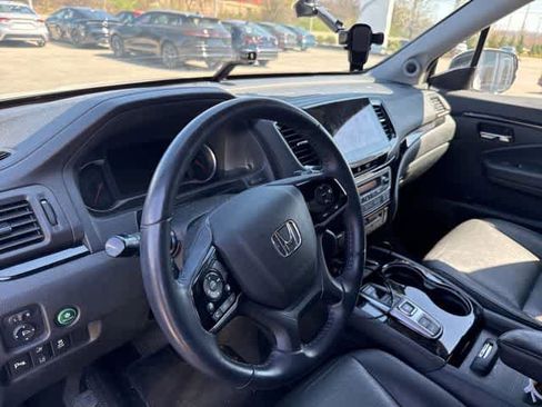 Used 2022 Honda Pilot Touring image 6