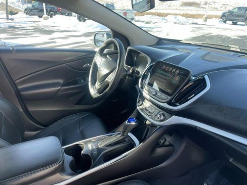Used 2017 Chevrolet Volt LT w/ Comfort Package image 7