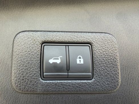 Used 2024 Nissan Armada SL w/ Captain's Chairs Package image 13