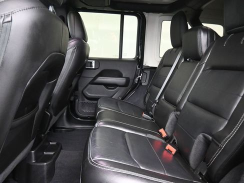 Used 2020 Jeep Wrangler Unlimited Sahara image 36