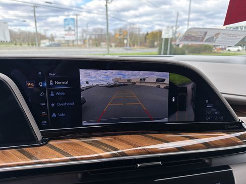 Used 2024 Cadillac Escalade Premium Luxury Platinum image 18