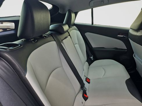 Used 2020 Toyota Prius XLE FWD image 43