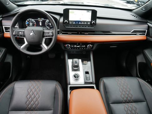 Used 2023 Mitsubishi Outlander SEL image 10