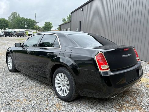 Used 2014 Chrysler 300 RWD image 2