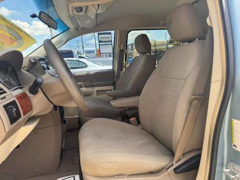 Used 2008 Chrysler Town & Country LX FWD image 10