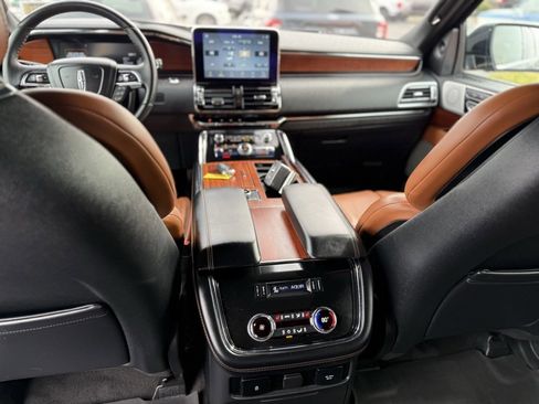 Used 2020 Lincoln Navigator Reserve w/ Luxury Package image 15