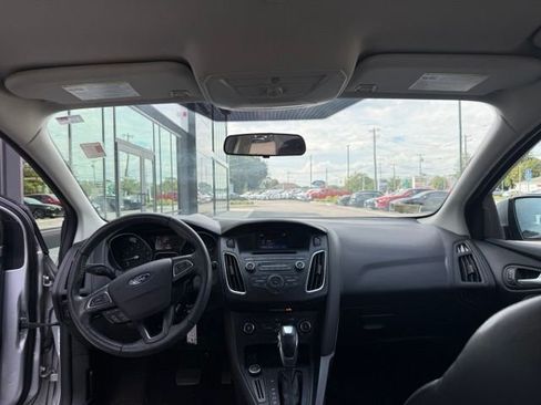 Used 2015 Ford Focus SE w/ Equipment Group 201A FWD image 10