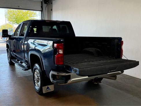 Used 2022 Chevrolet Silverado 2500 LT w/ Convenience Package AWD/4WD image 4