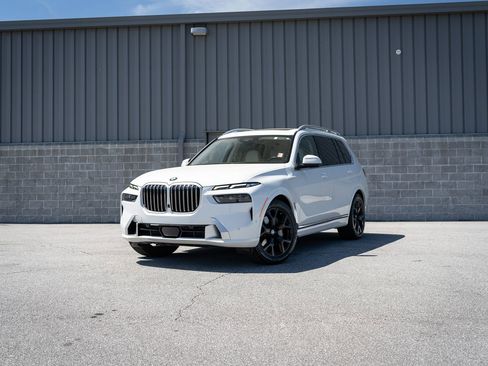 Used 2023 BMW X7 xDrive40i w/ Executive Package AWD/4WD image 2
