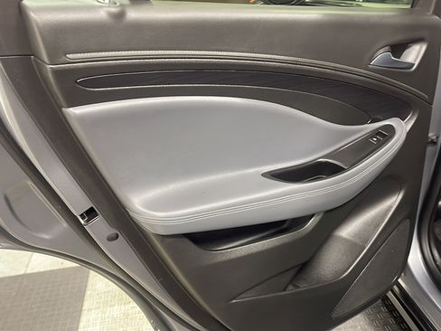 Used 2019 Buick Envision Essence w/ LPO, Active Package AWD/4WD image 15
