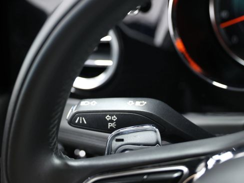 Used 2018 Bentley Bentayga AWD/4WD image 32