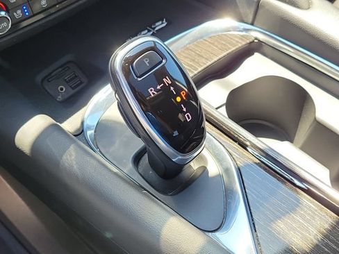 Used 2021 Buick Enclave Avenir w/ Avenir Technology Package AWD/4WD image 18