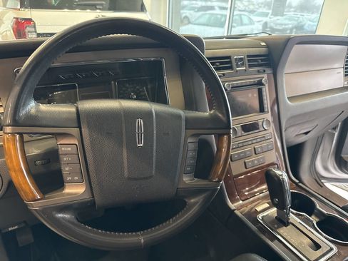 Used 2012 Lincoln Navigator 4WD image 24